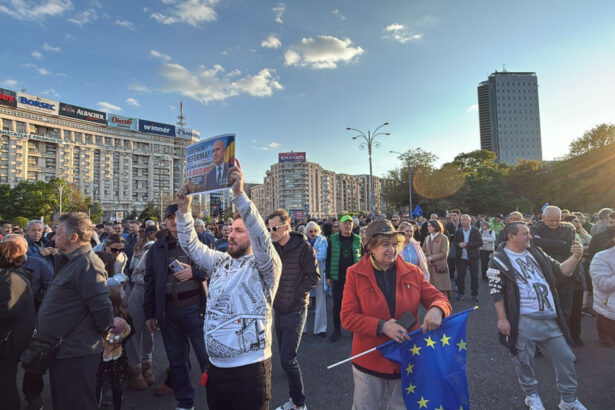 video manifestatii pro bolojan in bucuresti si oradea cu doua zile inainte de motiunea de cenzura depusa de aur si psd 69f7847acbcb7