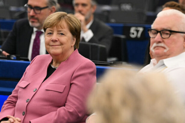 video merkel si walesa au primit ordinul de merit al ue din partea pe contextul in care vine distinctia pentru fosta cancelara 6a0c71ec90a00