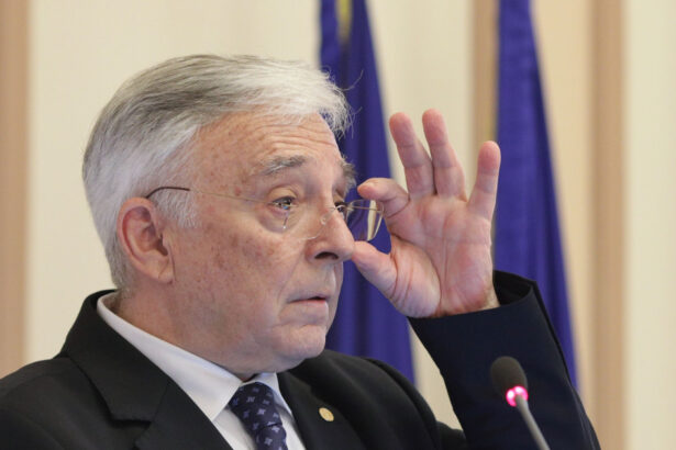 video mugur isarescu respinge acuzatiile privind un curs euro tinut artificial daca vindeam masiv valuta cum mai cresteau rezervele 6a0c3a2db8f61