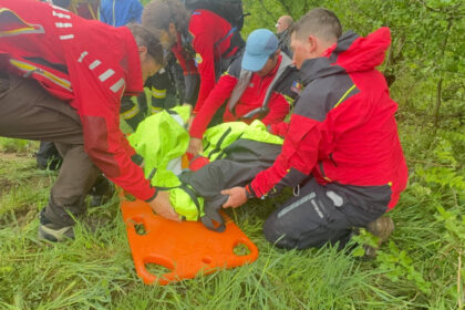 video noi imagini cu momentul in care copilul de 5 ani din sibiu a fost gasit gestul salvamontistilor care l a facut pe alex sa zambeasca 6a0597f0e911b