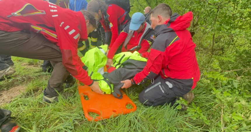 video noi imagini cu momentul in care copilul de 5 ani din sibiu a fost gasit gestul salvamontistilor care l a facut pe alex sa zambeasca 6a0597f0e911b