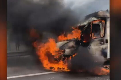 video o duba a luat foc in mers pe autostrada a1 sensul spre pitesti circulatia a fost blocata zeci de minute 69f6410c1f93a