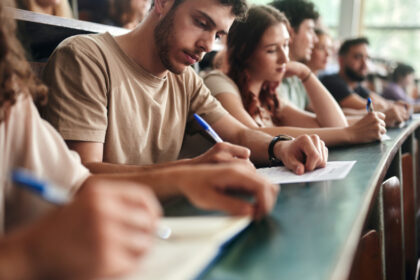 video practica inca din bancile facultatii cum incearca marile universitati din tara sa si pregateasca studentii pentru piata muncii 69fc1e0b6ed78