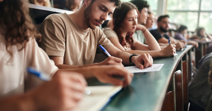 video practica inca din bancile facultatii cum incearca marile universitati din tara sa si pregateasca studentii pentru piata muncii 69fc1e0b6ed78