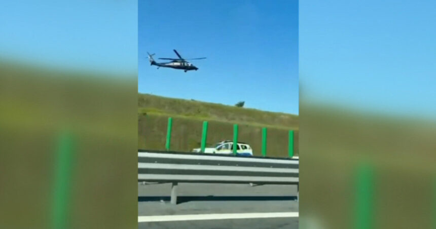 video tanar de 19 ani prins baut pe a2 in drum spre vama veche a fost urmarit cu elicopterul dupa ce nu a oprit la semnalele politistilor 69f48261cd511