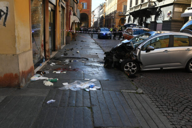 videofoto sapte persoane ranite dupa ce o masina a intrat in multime in centrul orasului modena din italiei doua sunt in stare grava 6a08b26d07581