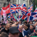 videofoto zeci de mii de oameni la doua marsuri rivale la londra protest anti imigratie si unul pro palestinian 4 000 de politisti mobilizati 6a087a6514aa3