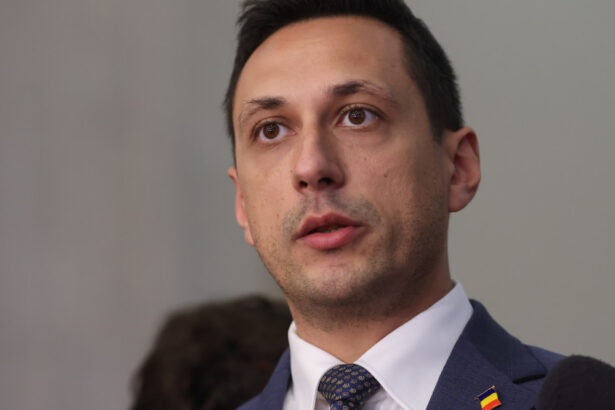 vlad gheorghe cere o alianta reformista condusa de ilie bolojan partidele de sistem si au dat din nou mana 69f9ff9bcf0ca