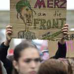 zeci de mii de elevi au protestat impotriva reintroducerii serviciului militar obligatoriu in germania 69fe29aca692f