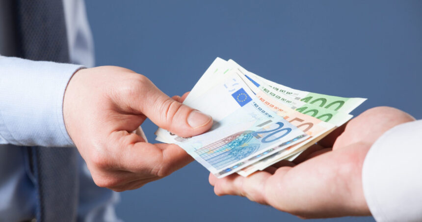 acuzatii de trafic de influenta in arges barbat prins dupa ce ar fi promis interventii la un judecator pentru 5 000 de euro 6a38ed3a566b1