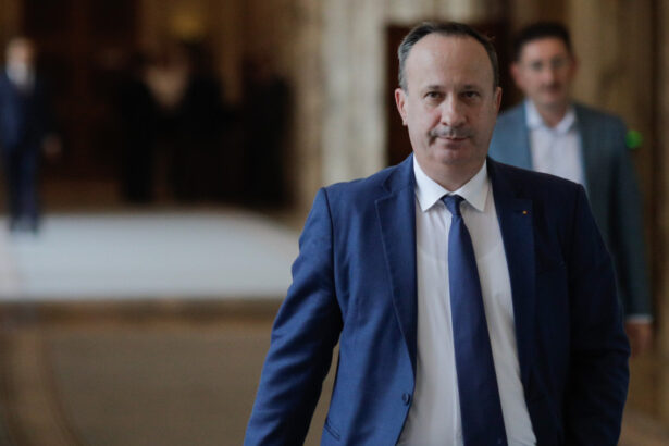 adrian caciu val de ironii la adresa pnl usr si udmr niste iele care vor sa para zane ce spune despre alegeri anticipate 6a32f418933aa
