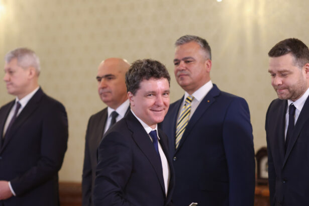 adrian vestea dupa discutia cu nicusor dan nu am rezerve sa negociez si parlamentari de la usr vor participa la vot 6a31947eda27a