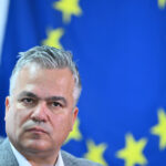 adrian vestea fotografie cu luca niculescu viitor ministru de externe am lucrat la varianta finala a programului de guvernare 6a367c9396d41