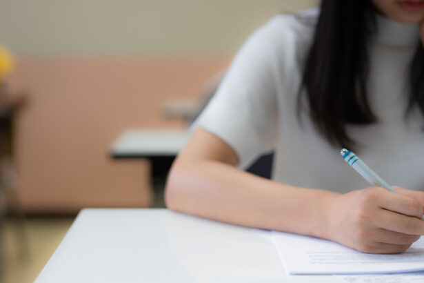 bacalaureat 2026 cum pot fi corectate greselile din lucrare regulile pe care candidatii trebuie sa le respecte in sala de examen 6a409df9de67b