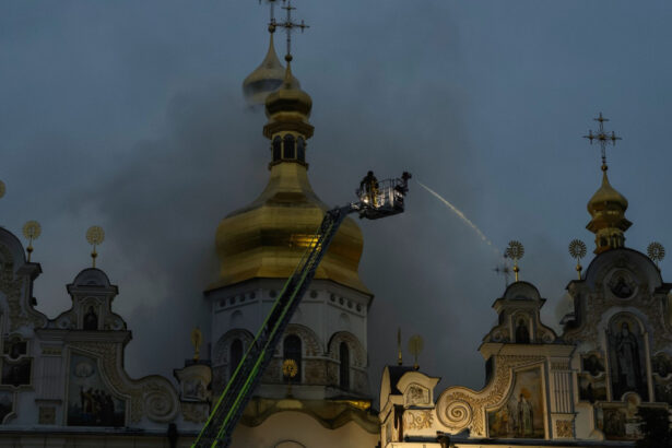 cat ar putea dura restaurarea complexului manastiresc lavra pecerska din kiev bombardat de rusi la ce suma sunt estimate pagubele 6a3232653b2c4