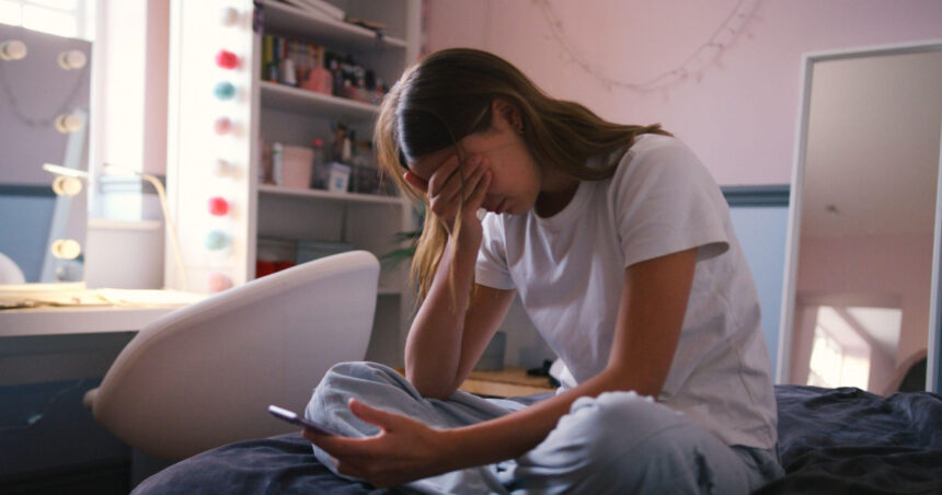 cate ore pe zi pe retelele sociale cresc riscul de depresie la adolescenti concluziile unui studiu desfasurat timp de un deceniu 6a2e3e6b112b5