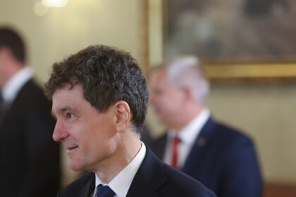 ce a spus nicusor dan despre incercarile partidelor de a racola parlamentari intrati pe listele partidelor extremiste 6a43cebc54d39