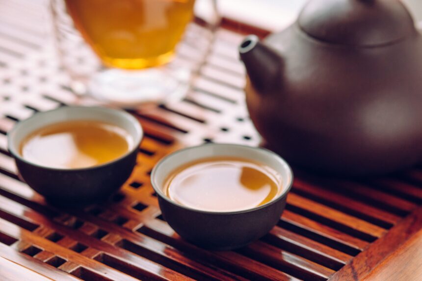 ce inseamna cu adevarat sa bei ceai in china si de ce doua degete batute in masa spun mai mult decat orice cuvant 6a3562759df15