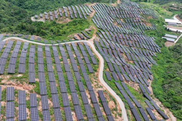 china ridica un zid solar de 400 de kilometri prin desert calul urias cu 196 320 de panouri se vede din satelit si a intrat in cartea recordurilor 6a323508cb118