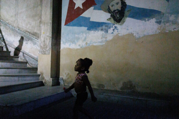 comunistii cubanezi au adoptat o serie de masuri in directia unei economii de piata havana se confrunta cu o criza economica grava 6a3398f85d8f7
