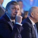 crin antonescu asistam la o bolojeniada la un circ care nu se mai termina bolojan a fost un prim ministru foarte slab un demagog destul de rudimentar 6a3028dbb103f