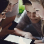 eurobarometru 44 dintre adolescentii romani spun ca petrec prea mult timp in fata ecranelor ce fac pentru a se proteja online 6a31a2d256f3c