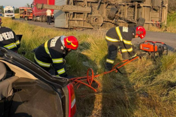 foto doua persoane au murit dupa ce o remorca s a desprins si a strivit un autoturism pe dn 22 in judetul braila 6a42c9edd874e