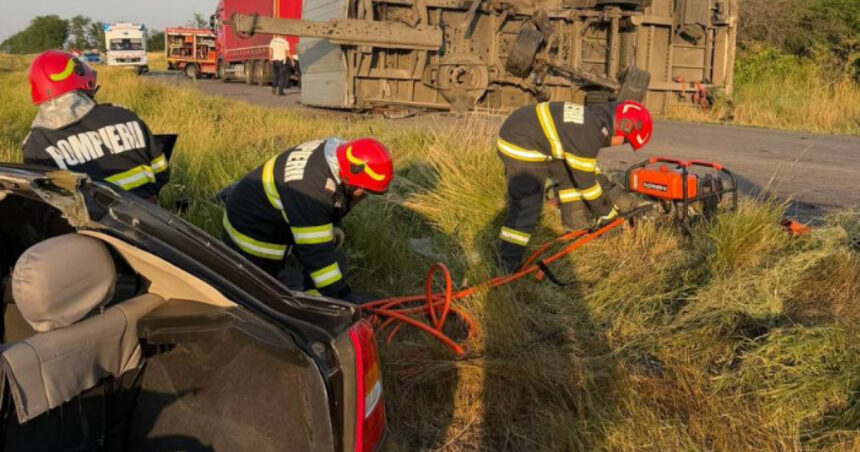 foto doua persoane au murit dupa ce o remorca s a desprins si a strivit un autoturism pe dn 22 in judetul braila 6a42c9edd874e