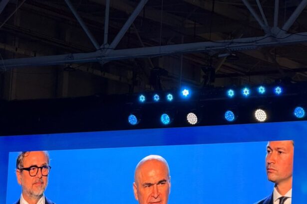 foto ilie bolojan a chemat toti liderii pe scena congresului extraordinar al pnl 6a37c1a1bc562