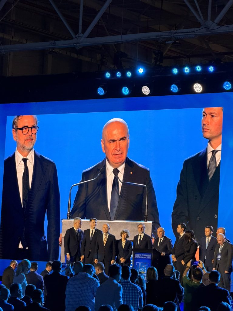 foto ilie bolojan a chemat toti liderii pe scena congresului extraordinar al pnl 6a37c1a1bc562