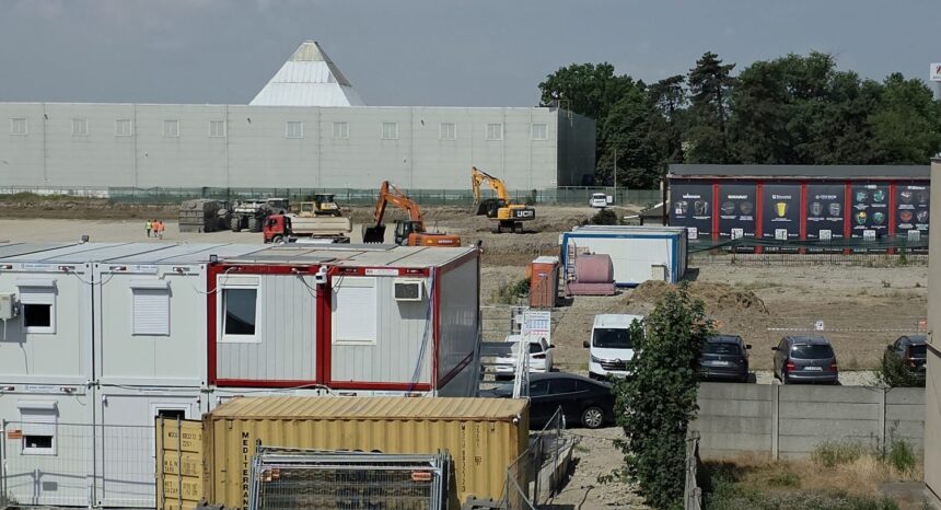 foto video fratii paval sunt tanc construiesc un magazin dedeman chiar sub nasul hornbach cu mcdrive in incinta investitiei 6a3c533a69e37