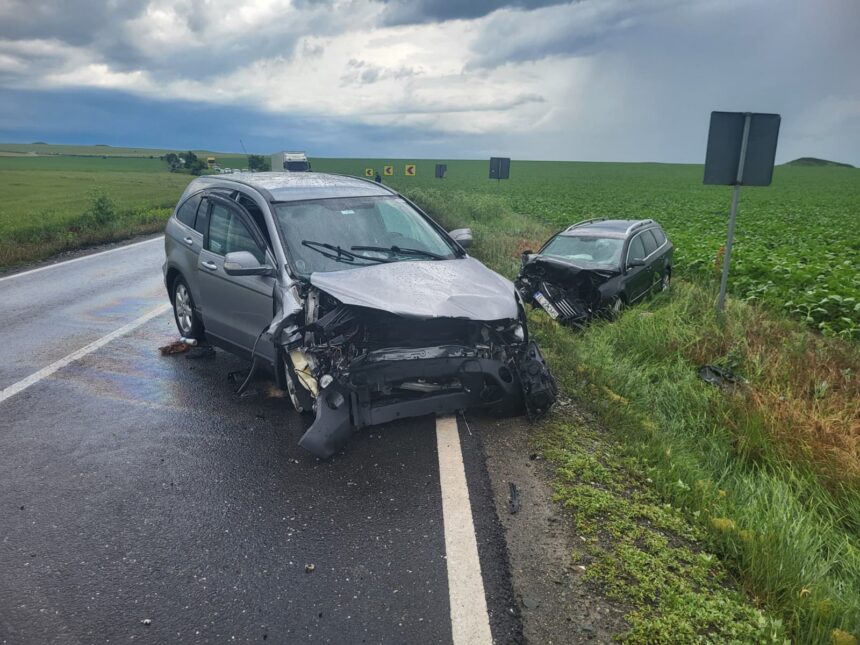 galerie foto video update trei barbati au ajuns la spital accident rutier la mihai viteazu au fost implicate doua autoturisme 6a251b54059e4