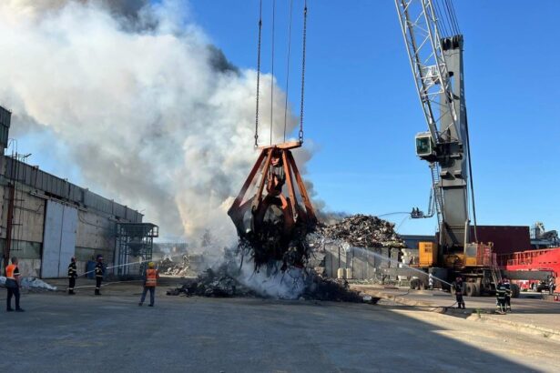 incendiul din portul constanta sud agigea a fost stins dupa circa 9 ore au ars 2000 de tone de deseuri 6a41321708400