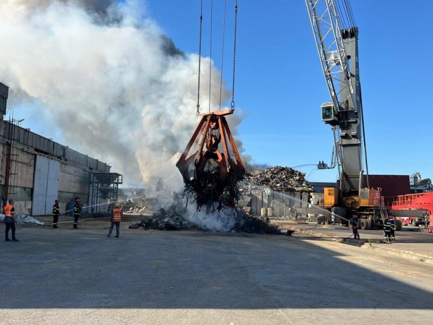 incendiul din portul constanta sud agigea a fost stins dupa circa 9 ore au ars 2000 de tone de deseuri 6a41321708400