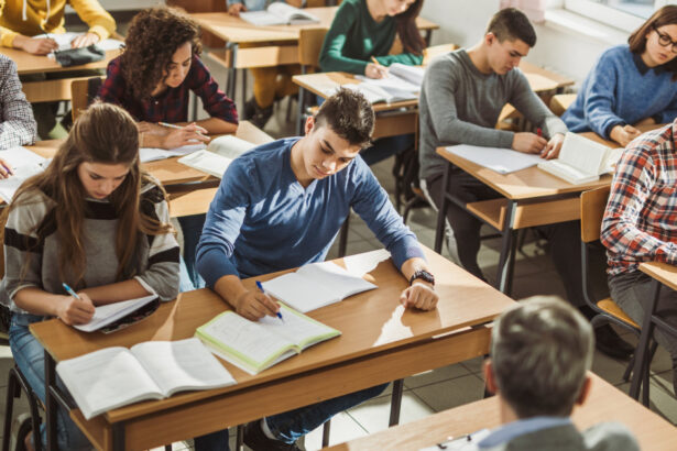 invatamantul dual se schimba din anul scolar 2026 2027 ce reguli noi ii asteapta pe elevii care termina clasa a viii a 6a34ce8aef15f