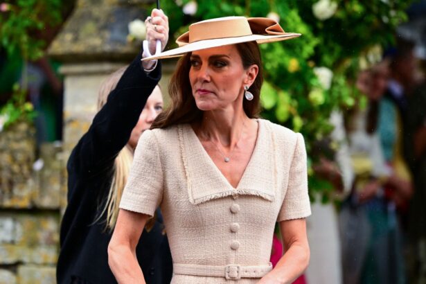 kate middleton s a intalnit cu fostul iubit la o nunta regala tinuta printesei de wales in centrul unei controverse 6a2fcb2f82114
