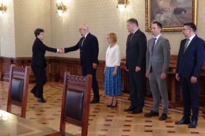 kelemen hunor udmr i a cerut lui nicusor dan guvern fara usr simion a dat sah mat asta e 6a3a8aa92cede