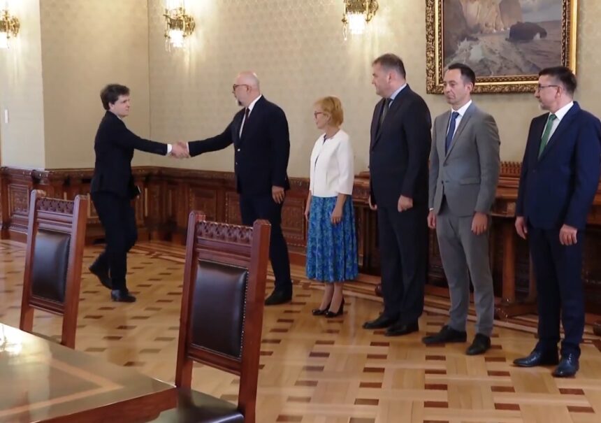 kelemen hunor udmr i a cerut lui nicusor dan guvern fara usr simion a dat sah mat asta e 6a3a8aa92cede