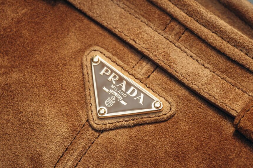lucruri mai putin stiute despre prada cum a transformat un brand italian nailonul militar in simbol de lux 6a3828990a70f