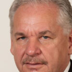 mihail vestea care are o legatura de rudenie mult indepartata cu premierul desemnat cred ca nimeni nu vrea sa scindeze partidul 6a3115e16ecfc