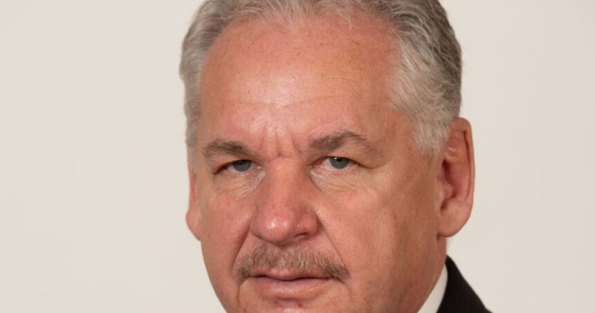 mihail vestea care are o legatura de rudenie mult indepartata cu premierul desemnat cred ca nimeni nu vrea sa scindeze partidul 6a3115e16ecfc