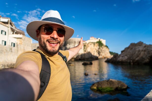 oglinda deformata de ce selfie urile ne fac sa ne vedem chipul diferit de realitate 6a32c6b435977