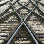 pericol pe calea ferata in suceava scanduri de lemn au fost gasite perpendicular pe sine un tren la un pas de tragedie 6a42165214a6f