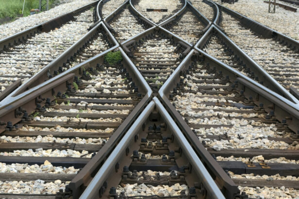 pericol pe calea ferata in suceava scanduri de lemn au fost gasite perpendicular pe sine un tren la un pas de tragedie 6a42165214a6f