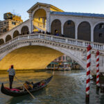 primarul venetiei vrea o taxa de cinci ori mai mare pentru turistii care viziteaza orasul o zi 6a356928e40a6