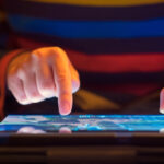 proiect pentru protectia minorilor in mediul digital depus in parlament platformele ar putea fi obligate la verificarea varstei 6a43f7ca4b834