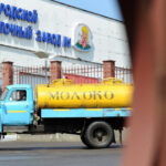 rusia deghizeaza camioanele cu combustibil in cisterne de lapte pentru a putea aproviziona in crimeea 6a2edc141b136