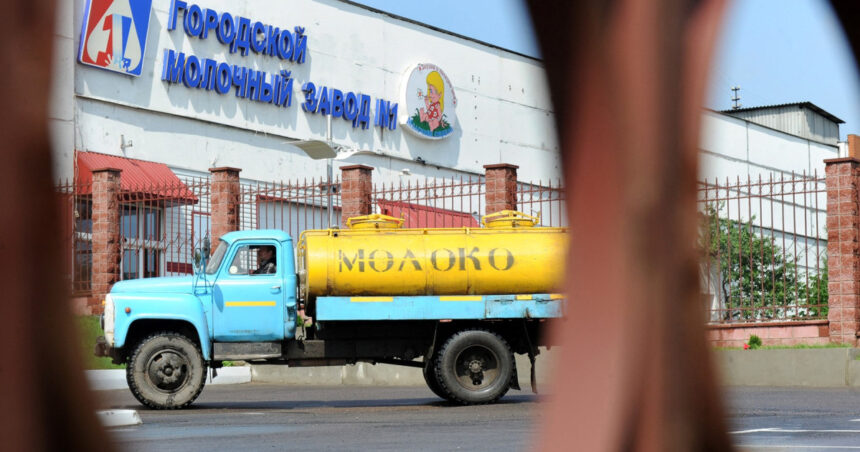 rusia deghizeaza camioanele cu combustibil in cisterne de lapte pentru a putea aproviziona in crimeea 6a2edc141b136