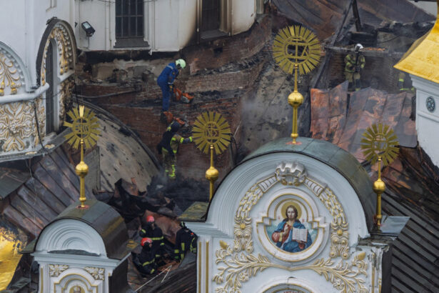 rusia neaga ca a tintit lavra pecerska din kiev si sustine ca manastirea a fost lovita de o racheta patriot posibil expirata 6a2fc09959df4