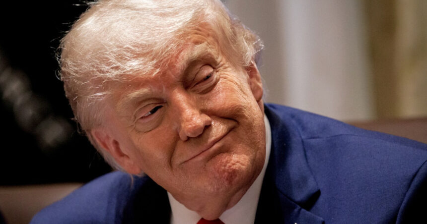 trump isi pune chipul pe noul pasaport american bun venit dar purtati va bine decizie fara precedent in istoria sua 6a3f7008d3832